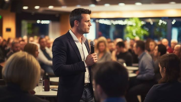The Rise of Public Facing Leadership in the Digital Era The Rise of Public Facing Leadership in the Digital Era